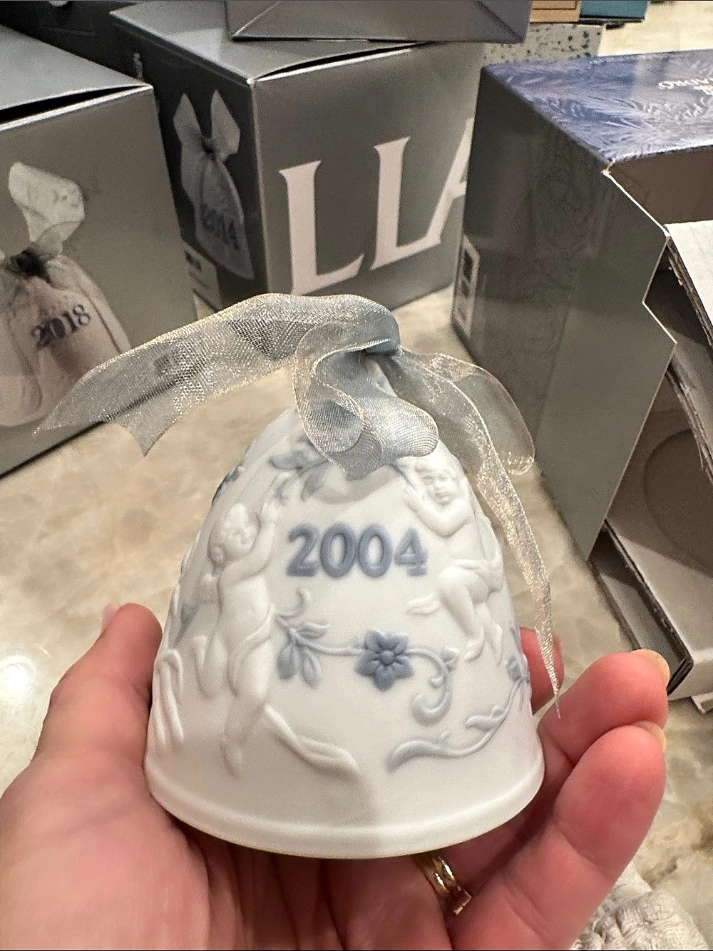 Lladró 2004 Annual Christmas Bell (Campana de Navidad 2004) Porcelain Ornament